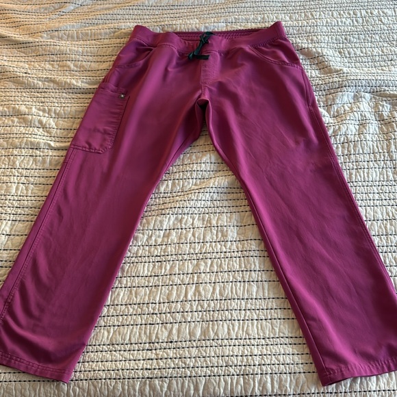 Figs Scrubs Kade Cargo scrub pants, Fuchsia XL - Picture 4 of 4